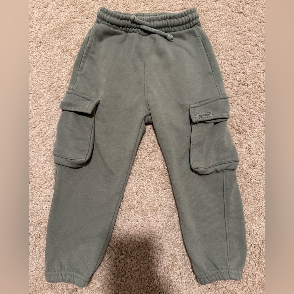 Cool cargo jogger sweats from Zara size 2-3T like new